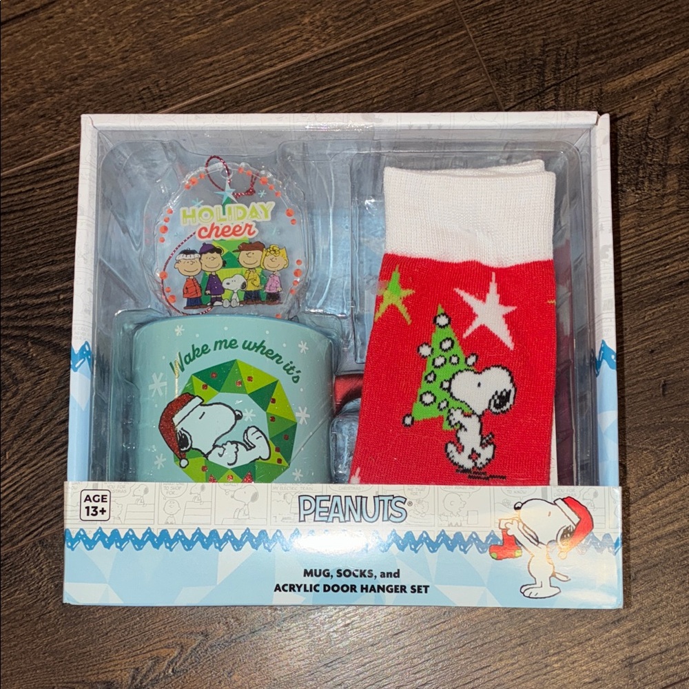 Peanuts Snoopy Blue Mug and Red Socks Gift Set